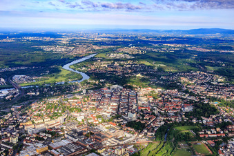 Vue aérienne de Vue d'ensemble de la ville depuis l'est sur le Main à le quartier Kesselstadt in Hanau dans le département Hesse, Allemagne