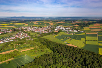 Vue aérienne de Quartier Heldenbergen in Nidderau dans le département Hesse, Allemagne