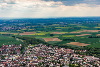 Vue aérienne de Du nord à le quartier Ostheim in Nidderau dans le département Hesse, Allemagne