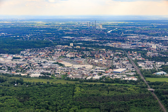 Vue aérienne de Zone industrielle de la Moselstraße vue du nord à Hanau dans le département Hesse, Allemagne