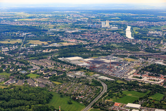 Vue aérienne de Zone industrielle Industrieweg Geis Tyre Logistics GmbH Hanau et Goodyear Allemagne à Hanau dans le département Hesse, Allemagne