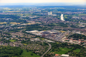 Vue aérienne de Zone industrielle Industrieweg Geis Tyre Logistics GmbH Hanau et Goodyear Allemagne à Hanau dans le département Hesse, Allemagne