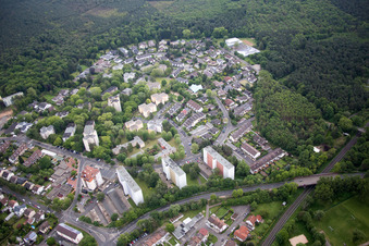 Vue aérienne de Zone de peuplement à le quartier Großauheim in Hanau dans le département Hesse, Allemagne