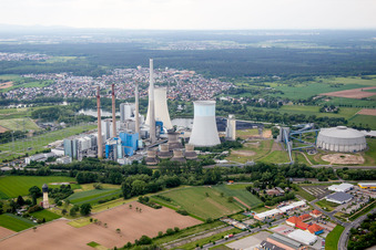 Vue aérienne de Installations de la centrale électrique et tours d'échappement de la centrale de cogénération de Staudinger à Großkrotzenburg dans le département Hesse, Allemagne