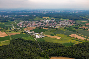 Vue aérienne de Du sud-est à Ober-Ramstadt dans le département Hesse, Allemagne