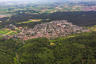 Vue aérienne de De l'est à le quartier Seeheim in Seeheim-Jugenheim dans le département Hesse, Allemagne