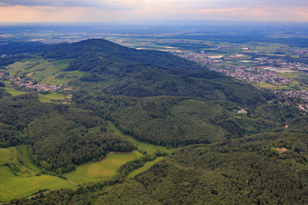Vue aérienne de Fondation du château de Jugenheim de la vallée de Stettbach et de Heiligenberg à le quartier Ober-Beerbach in Seeheim-Jugenheim dans le département Hesse, Allemagne