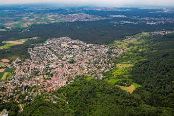 Vue aérienne de Du sud-est à le quartier Seeheim in Seeheim-Jugenheim dans le département Hesse, Allemagne