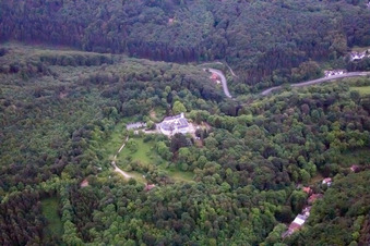 Ruines du château de Tannenberg à Seeheim-Jugenheim dans le département Hesse, Allemagne vue d'en haut