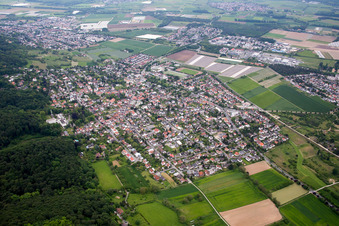 Quartier Jugenheim an der Bergstrasse in Seeheim-Jugenheim dans le département Hesse, Allemagne du point de vue du drone