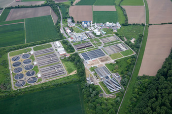 Vue aérienne de Station d'épuration drainage urbain à le quartier Sandhofen in Mannheim dans le département Bade-Wurtemberg, Allemagne