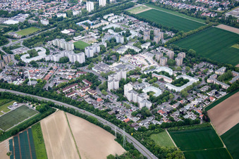 Vue aérienne de Ensemble de gratte-ciel sur le Ring de Londres à le quartier Pfingstweide in Ludwigshafen am Rhein dans le département Rhénanie-Palatinat, Allemagne