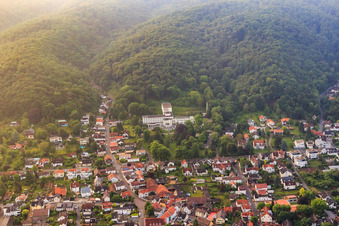 Vue aérienne de Hôtel Lufthansa Seeheim GmbH à la lisière de la forêt à Seeheim-Jugenheim dans le département Hesse, Allemagne