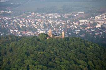Vue aérienne de Château Auerbach à le quartier Auerbach in Bensheim dans le département Hesse, Allemagne