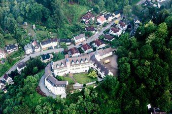 Vue oblique de Parc du château du château Schönberg à le quartier Schönberg in Bensheim dans le département Hesse, Allemagne
