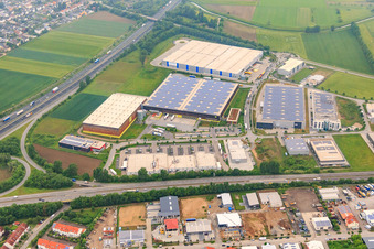 Vue aérienne de Centre de distribution Alnatura, Müller - Die lila Logistik SE et centre logistique Caterpillar GmbH sur l'A67 depuis l'est à Lorsch dans le département Hesse, Allemagne