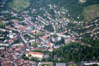Vue aérienne de Turmberg à le quartier Durlach in Karlsruhe dans le département Bade-Wurtemberg, Allemagne