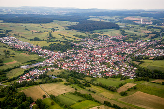 Vue aérienne de De l'ouest à le quartier Jöhlingen in Walzbachtal dans le département Bade-Wurtemberg, Allemagne