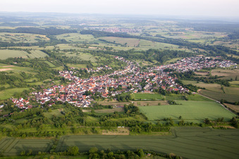 Vue aérienne de Quartier Oberöwisheim in Kraichtal dans le département Bade-Wurtemberg, Allemagne