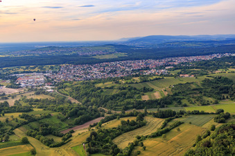 Vue aérienne de Vignoble Östringer Hummelberg à Östringen dans le département Bade-Wurtemberg, Allemagne