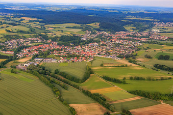 Vue aérienne de Vue d'ensemble de la ville depuis l'ouest à le quartier Eichtersheim in Angelbachtal dans le département Bade-Wurtemberg, Allemagne
