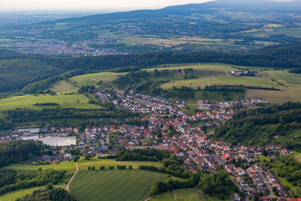 Vue aérienne de Du sud à le quartier Tairnbach in Mühlhausen dans le département Bade-Wurtemberg, Allemagne
