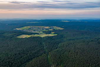 Vue aérienne de Champs agricoles et surfaces utilisables à le quartier Weiten-Gesäß in Michelstadt dans le département Hesse, Allemagne