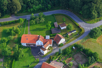 Vue aérienne de Quartier de Bremhof avec TRAUMaHUNDE thérapie par chiens de peur Daniela Hüther à le quartier Vielbrunn in Michelstadt dans le département Hesse, Allemagne