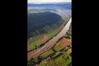 Vue aérienne de Forêt sur le Busigberg près de Großheubach au-dessus de la vallée du Main à Großheubach dans le département Bavière, Allemagne