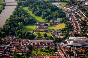 Vue aérienne de Parc du château de Châteauform Château de Löwenstein à Kleinheubach dans le département Bavière, Allemagne