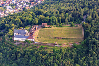 Vue aérienne de Monastère franciscain d'Engelberg à Großheubach dans le département Bavière, Allemagne