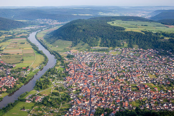 Vue aérienne de Zone riveraine du Main à Großheubach dans le département Bavière, Allemagne