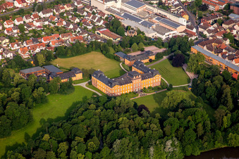 Vue aérienne de Parc du château de Châteauform Château de Löwenstein à Kleinheubach dans le département Bavière, Allemagne