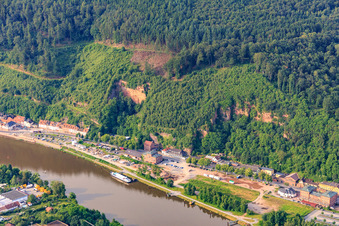 Vue aérienne de Rue Mainzer à Miltenberg dans le département Bavière, Allemagne