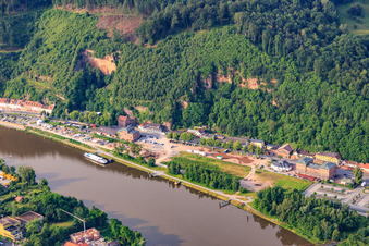 Vue aérienne de Rue principale à Miltenberg dans le département Bavière, Allemagne