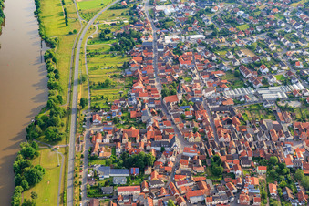 Vue aérienne de Freudenberger Straße depuis le sud à Bürgstadt dans le département Bavière, Allemagne