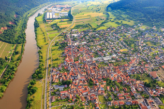 Vue aérienne de Freudenberger Straße depuis le sud à Bürgstadt dans le département Bavière, Allemagne