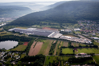 Vue aérienne de Locaux de l'usine Rauch Möbelwerke GmbH à Freudenberg dans le département Bade-Wurtemberg, Allemagne