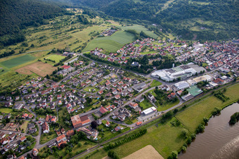 Vue aérienne de Quartier Fechenbach in Collenberg dans le département Bavière, Allemagne