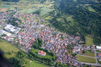 Vue oblique de Quartier Fechenbach in Collenberg dans le département Bavière, Allemagne