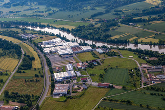 Vue aérienne de Zone industrielle et commerciale de Magna Mirrors GmbH dans le quartier de Wildensee à Dorfprozelten dans le département Bavière, Allemagne