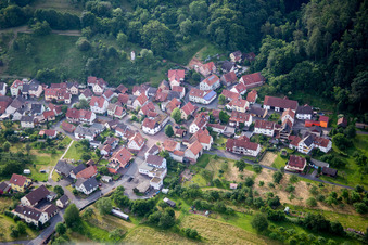 Vue aérienne de Les rives du Main à le quartier Grünenwört in Wertheim dans le département Bade-Wurtemberg, Allemagne