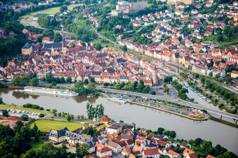 Vue aérienne de Zones riveraines le long de l'embouchure de la Tauber dans le Main à Wertheim dans le département Bade-Wurtemberg, Allemagne