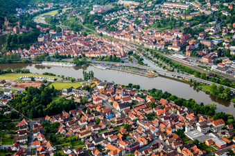 Vue aérienne de Zones riveraines le long de l'embouchure de la Tauber dans le Main à Wertheim dans le département Bade-Wurtemberg, Allemagne