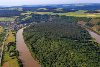 Vue aérienne de Boucle principale à Kreuzwertheim dans le département Bavière, Allemagne