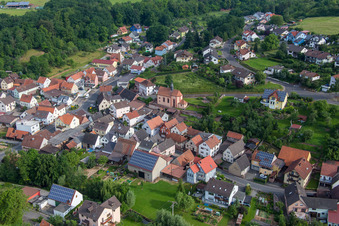 Vue aérienne de Saint-Jean à le quartier Wüstenzell in Holzkirchen dans le département Bavière, Allemagne