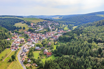 Vue aérienne de Vue du village depuis l'ouest à Holzkirchen dans le département Bavière, Allemagne