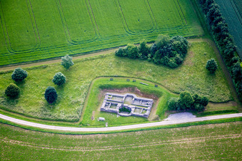 Vue aérienne de Murs de fondation de l'ancien pavillon de chasse Waldbrunn à Waldbrunn dans le département Bavière, Allemagne