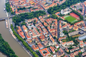 Vue aérienne de Ringpark à le quartier Sanderau in Würzburg dans le département Bavière, Allemagne