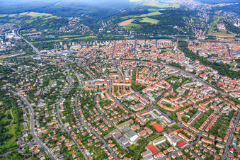 Vue aérienne de Zeppelinstraße depuis l'est à le quartier Frauenland in Würzburg dans le département Bavière, Allemagne